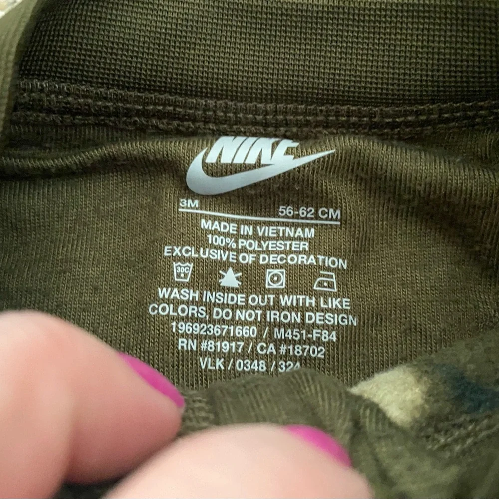 Nike camo footed pajamas size 3 months fleece warm cozy boys girls